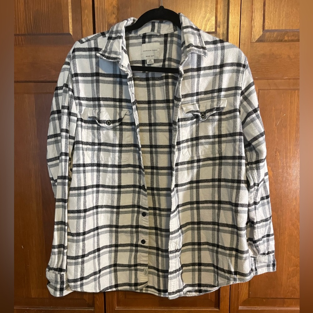 American Eagle 100% Cotton Black and White Plaid Button-Down Shirt
